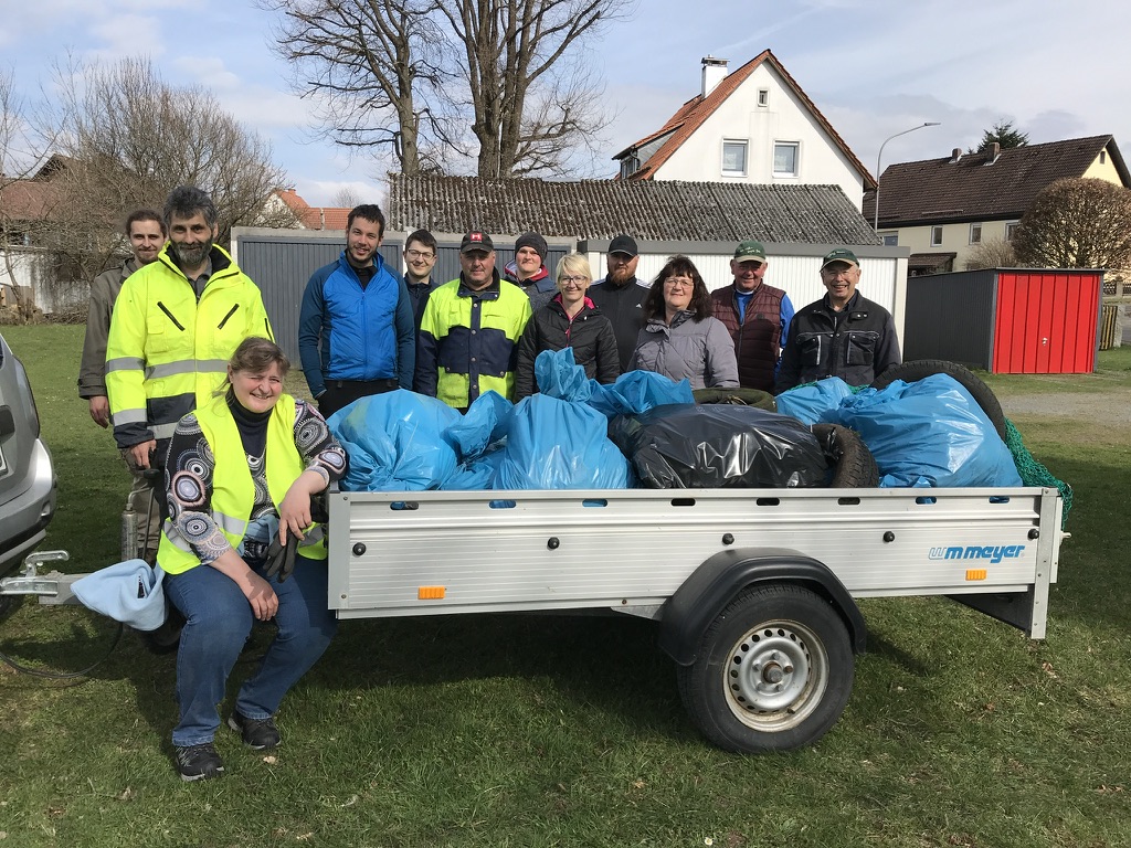 Fleißge Müllsammler in Kornbach